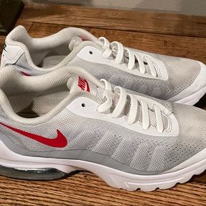 Boys Nike 4.5y shoes